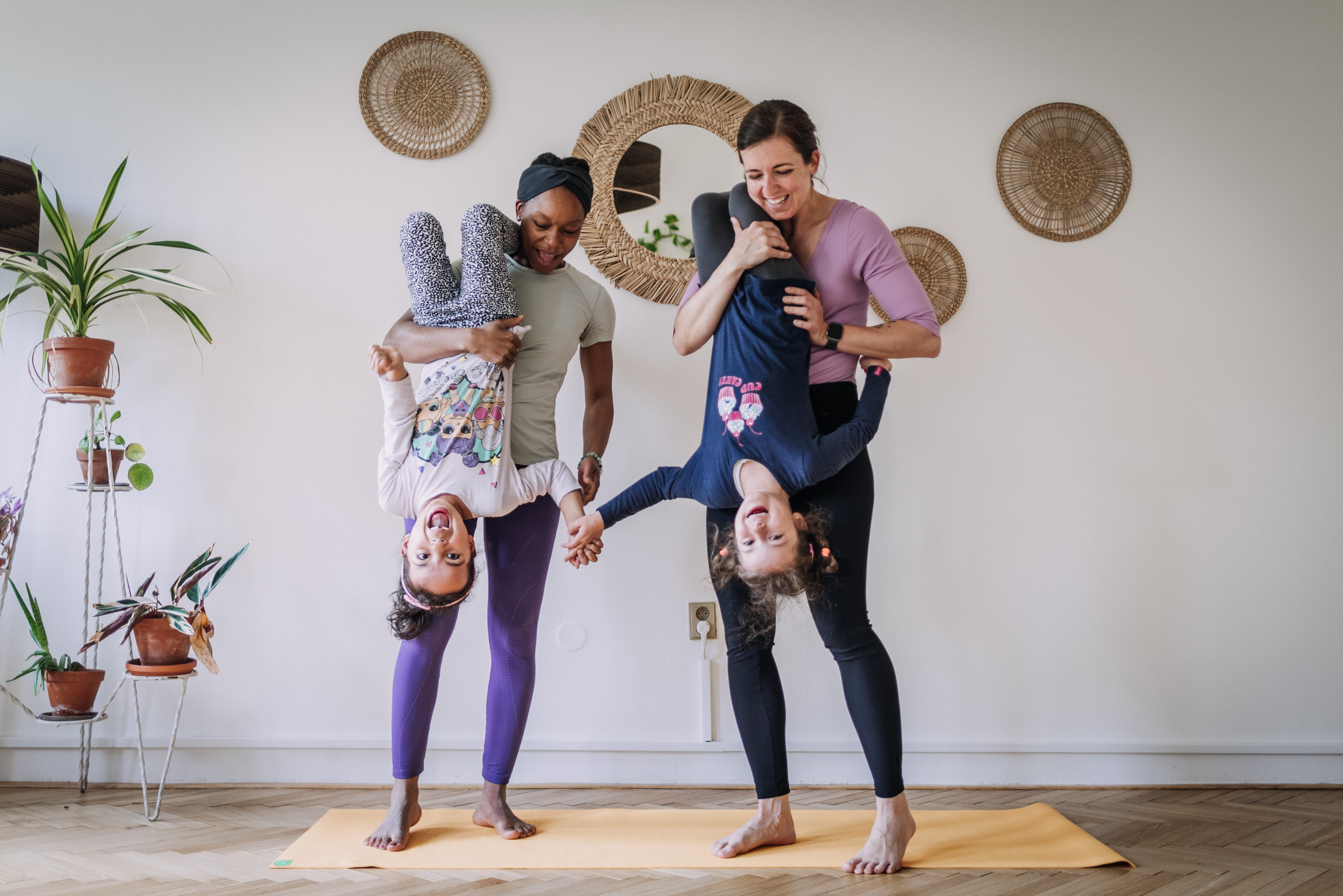 Hýbeme se spolu – děti hlavou dolů